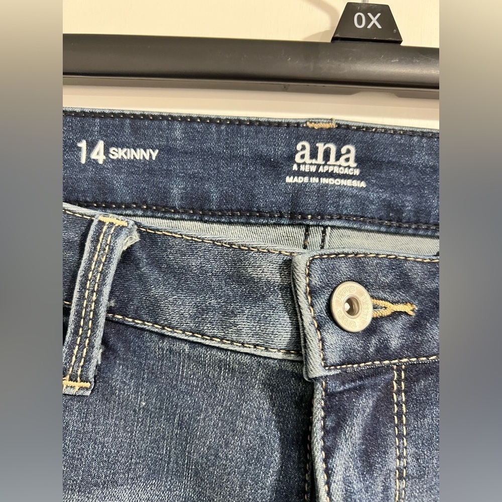 NWT women’s jeans ANA 14 short skinny mid rise - Picture 3 of 8
